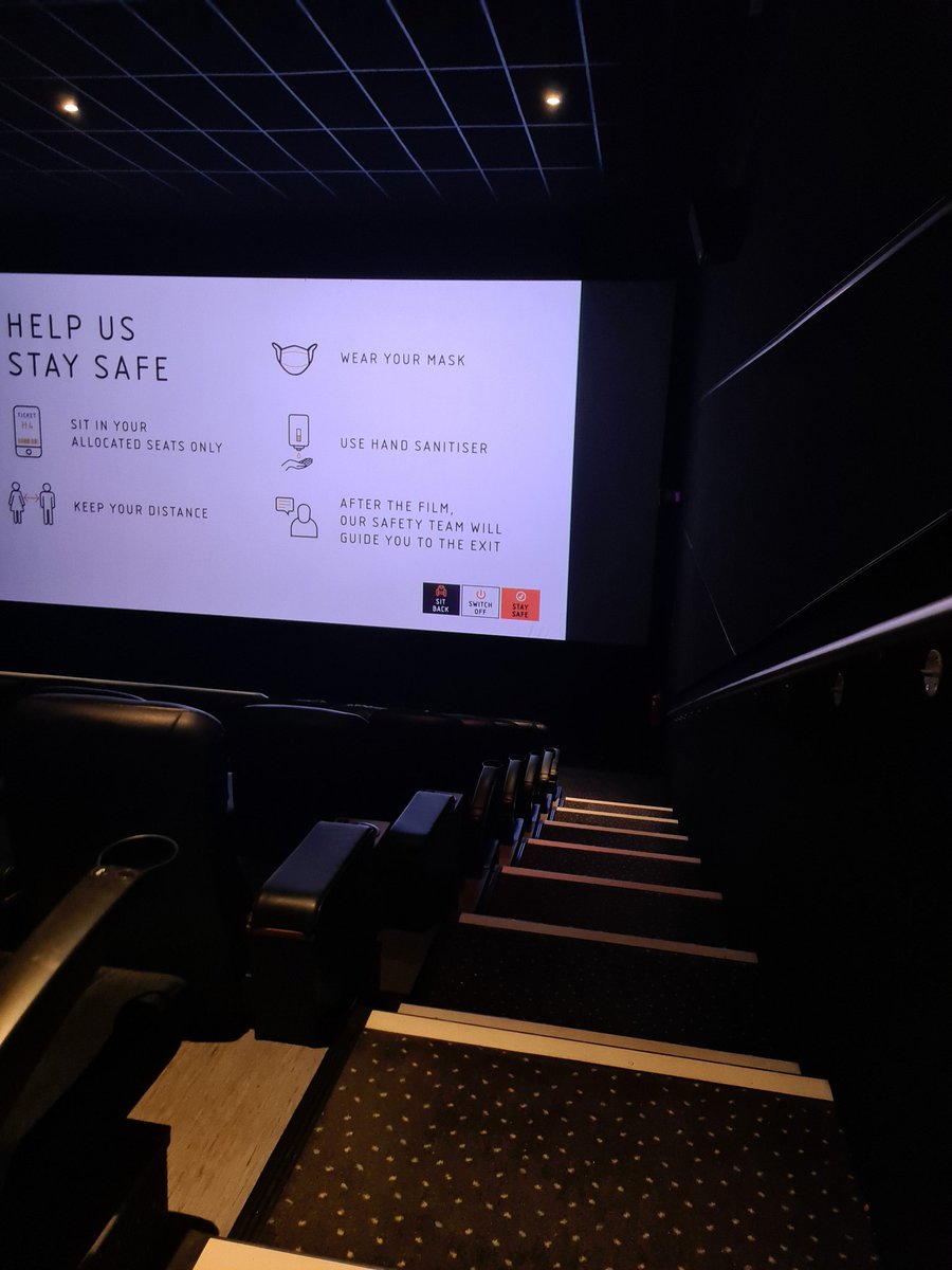 Mamaginga3's tweet photo. Only fitting im at the cinema.whike #AMC goes off !!! @billybobginger 

#AMCSqueeze #AMCSTRONG https://t.co/ILx0u2G0iu