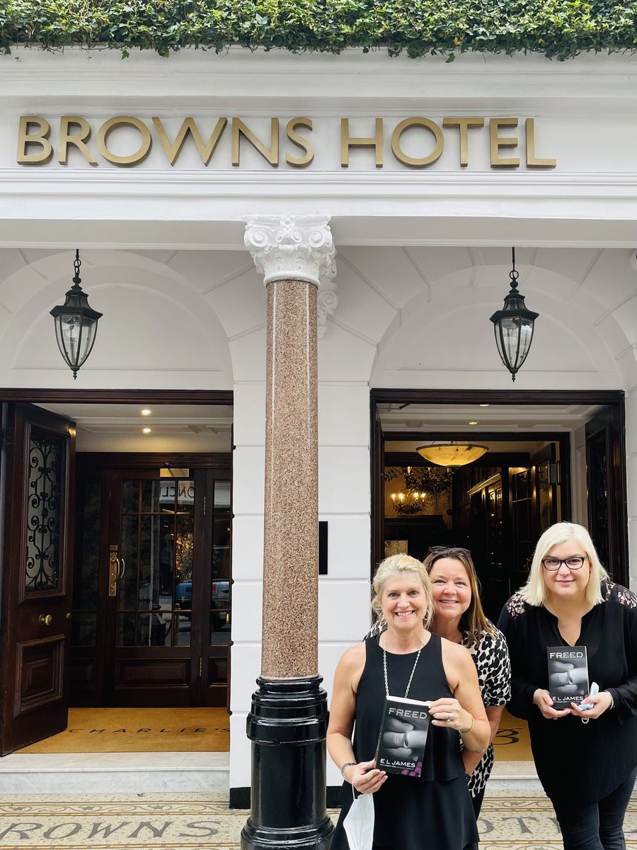 LatersBabyUK's tweet photo. Fabulous afternoon in town celebrating the end of an era - the final installment of the #FiftyShades series and the success of our friend @E_L_James. Congrats on your No.1 bestseller m’lovely! #salad #ReadFreed #AllTheFirsts @Browns_Hotel https://t.co/GdbYMcUC5i