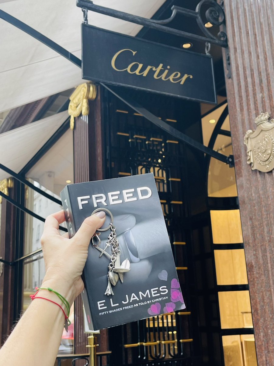 LatersBabyUK's tweet photo. Fabulous afternoon in town celebrating the end of an era - the final installment of the #FiftyShades series and the success of our friend @E_L_James. Congrats on your No.1 bestseller m’lovely! #salad #ReadFreed #AllTheFirsts @Browns_Hotel https://t.co/GdbYMcUC5i