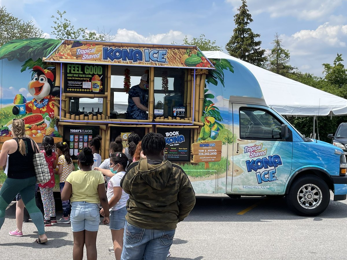MrGGreenbrook's tweet photo. Field Day and Kona Ice. Great Day to be a Gator. #esdlearns https://t.co/81zOyiWUu0