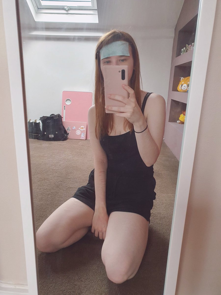 hellosephi's tweet photo. super sick (not covid!) but very happy to be all moved into our shiny new flat! 🏠 ♡ https://t.co/sdWAUovWCx