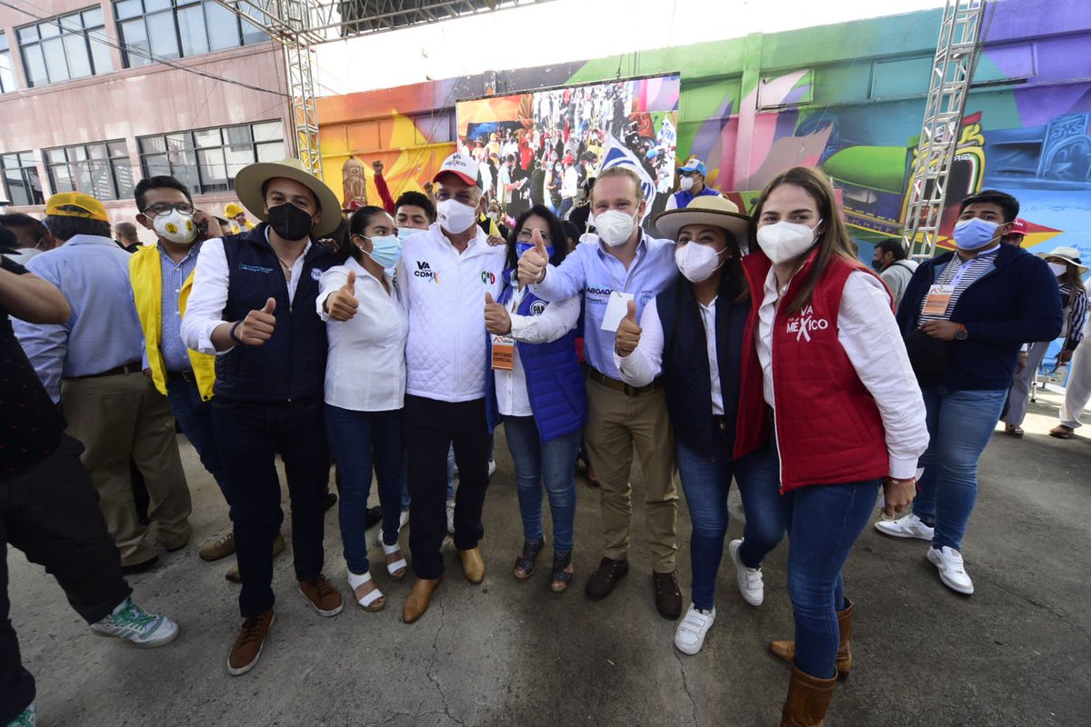 PAN_CDMX's tweet photo. Hoy en el cierre de campaña de @DuranPorTlahuac el Presidente @AAtaydeR llamó a las y los tlahuaquenses a votar para que el próximo 6 de junio, “salgamos a ganar porque la ciudad está por cambiar”. #SíHayDeOtra https://t.co/lUFZ3RL2Yf