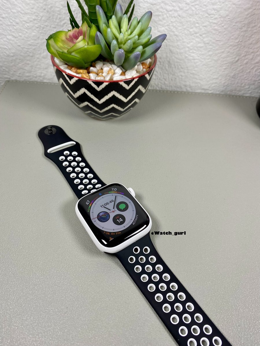 watch_gurl's tweet photo. Nike Black/White Sport Band with Ceramic White Apple Watch series 5 44mm🔥 Love the Panda 🐼 combo! https://t.co/brevZItYNv