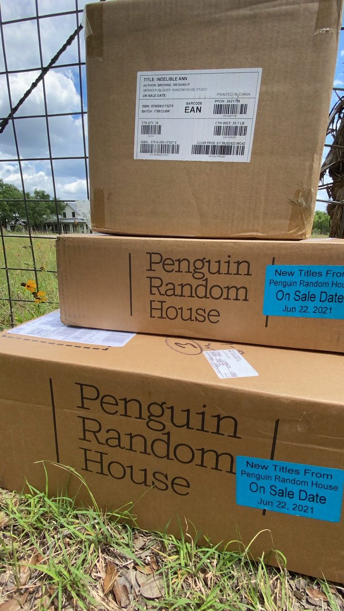 meghanpbrowne's tweet image. First the audio preview, and now author copies of my debut? All in one day?

Okay, universe! 😭🤩🥳😎🥺🤗🤠