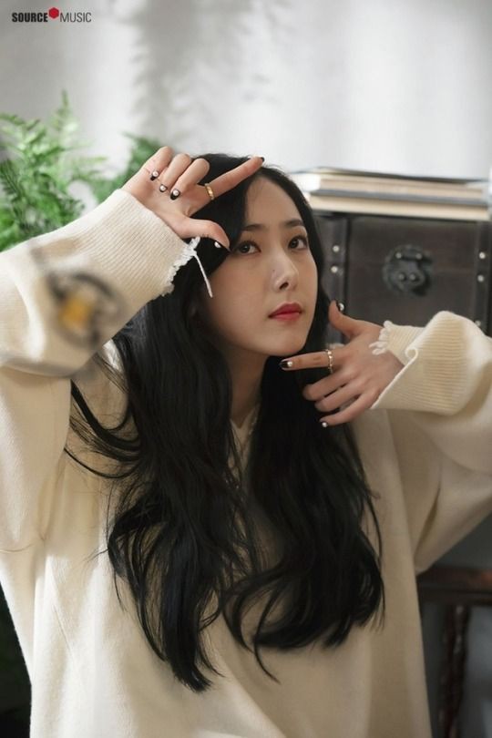 FaridaCah1's tweet photo. Happy birthday "Hwang Eunbi"
Happy birthday juga to me 🎉💜
Demi apa seneng banget birthday samaan sama SinB 😭 ommoo rindu #GFRIEND sekali lagi 
Happy birthday "Hwang Eunbi"
#24YEARSWITHOURLOVEABLESINB 
#여름의_시작은_신비와함께 https://t.co/Fxy2YsQBCp