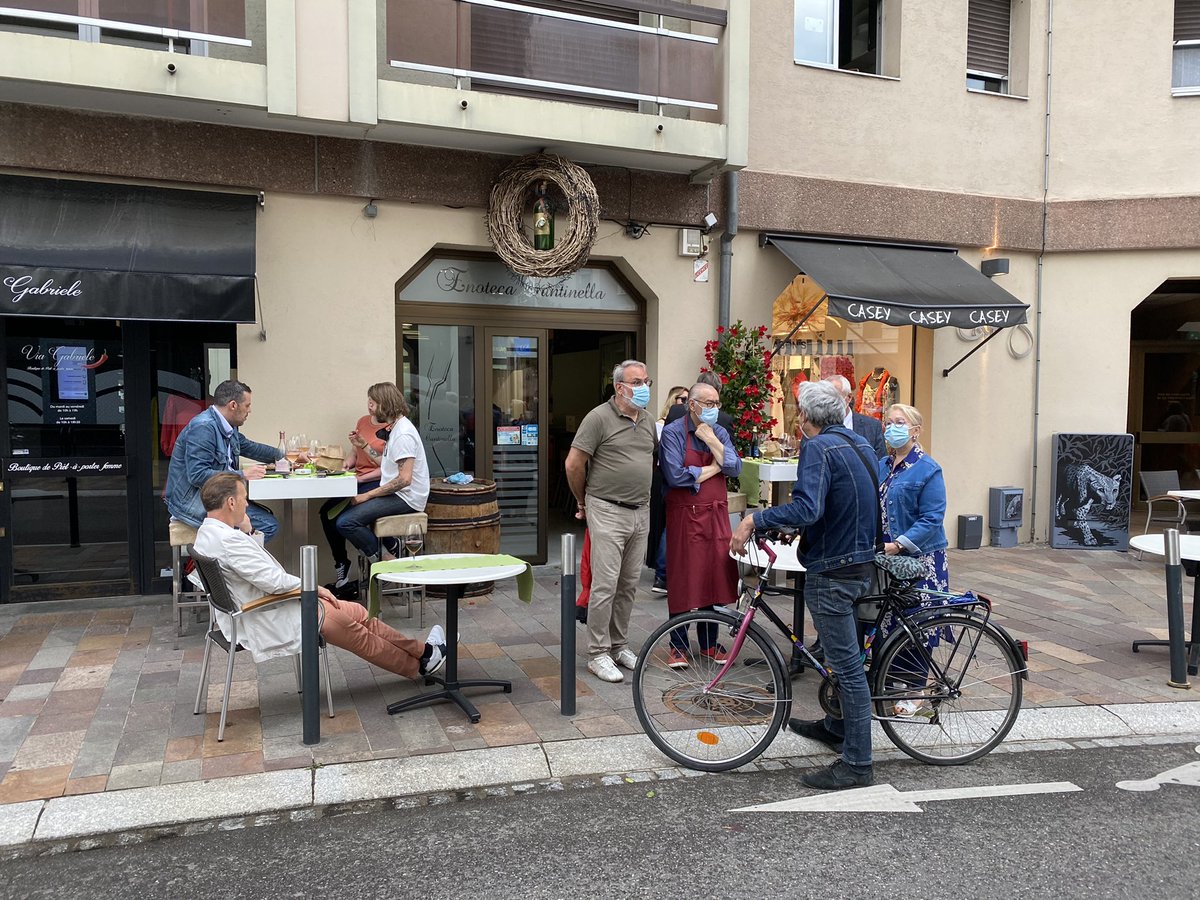 michelelutzh's tweet photo. 🍹Une semaine après la réouverture des terrasses, j’ai souhaité aller au contact des restaurateurs avec @TNmulhouse et @PTrimaille, pour faire un premier bilan. 

✅ Vous avez répondu présent. 

🥳 Les rues sont animées et joyeuses, une ambiance qui fait plaisir. https://t.co/Ev1NQcplQE