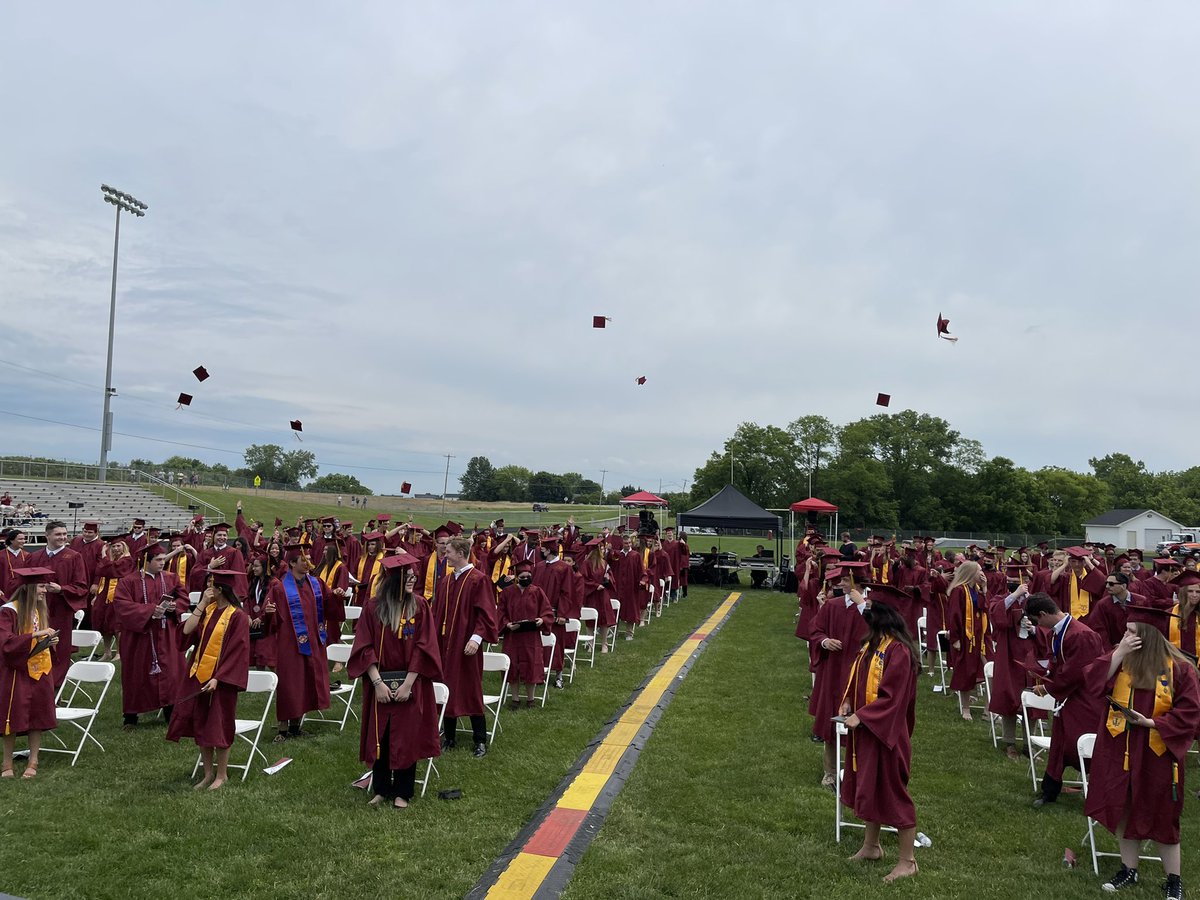 HAMcCabe's tweet photo. Congratulations BHS Class of 2021!! @MichaelDillman #railroadersalwaystogether #oneschoolnolimits #fcpsproud https://t.co/01rRxyr9Pm