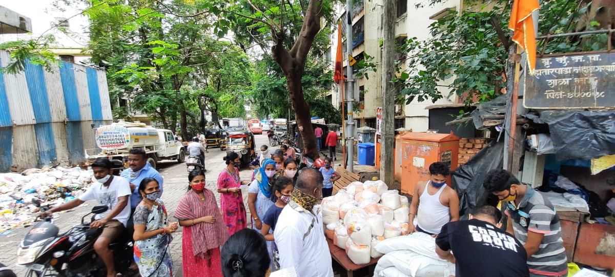 JasonWTPF's tweet photo. So proud of my Mumbai Team. Today we distributed an entire months supply of foodgrains and essentials to 100 families in Amboli. So far we have distributed to over 300 families. @wtpfindia @rubenmasc @mnshajisaif @zeeshan_iyc @adi_nal https://t.co/wOlZtKOp32