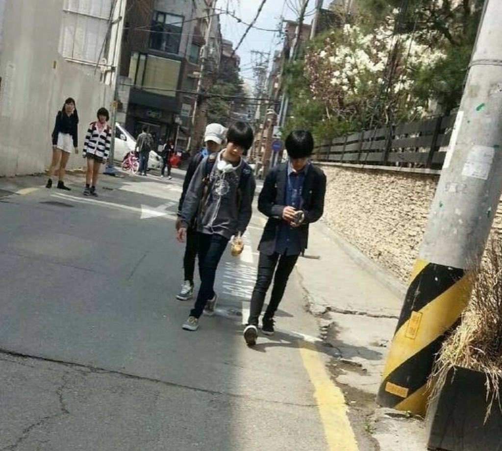 เจโน่เคยเล่าว่าสมัยเป็นเด็กฝึกเคยแอบออกไปซื้อไอติมกับแจมแล้วขากลับดันเจอสต๊าฟ เจโน่ทำไรไม่ถูกเลยรีบโยนไอติมทิ้ง แต่พอหันกลับมา ปรากฏว่าแจมไม่อยู่แล้ว 5555555555555555555 วีรกรรมของคู่หู8ปี ตอนนั้นน่าจะตัวเท่าๆในรูปรึเปล่านะ