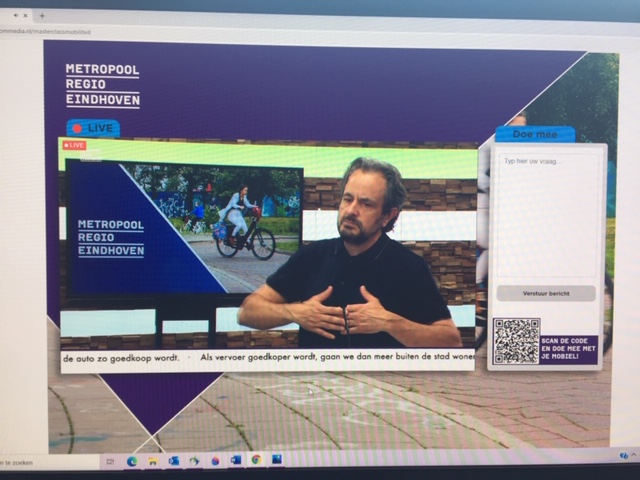 MRE_netwerk's tweet photo. Vanavond was onze masterclass #Mobiliteit, +/- 100 mensen keken mee. Carlo van de Weijer gaf een mooie presentatie oa over Koning Auto, Koningin Fiets en Butler Bus, en de noodzaak om te investeren in leefbaarheid en veiligheid. #vernieuwen #kennisdeling #MREmasterclass https://t.co/0Xwh99abyb