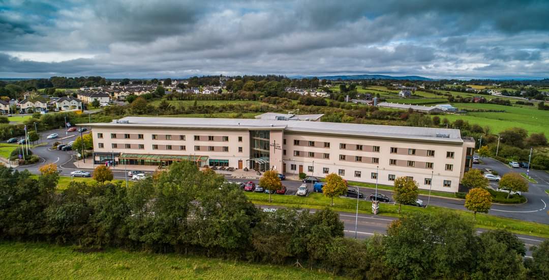 Delighted to be fully open and looking forward to welcoming our residential guests back mcwilliampark.ie/offers.html
#Mcwilliampark #claremorris #staycation #FamilyVacay #travel #FamiliesWhoTravel #ParentsWhoWander #irishhotels #getaway
#BankHolidayWeekend