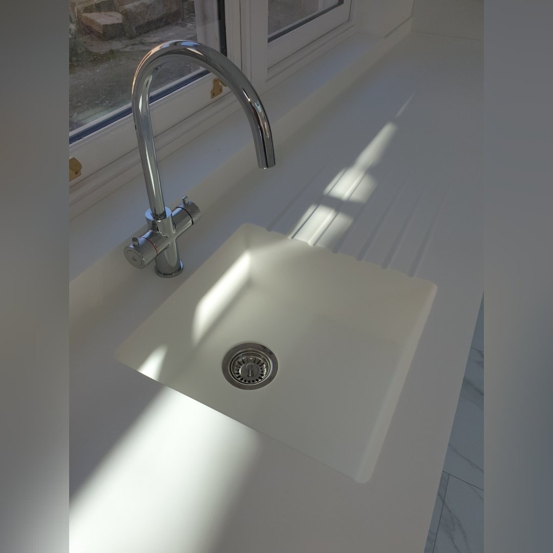 HawdonSurfaces's tweet image. We would like to introduce you to this absolute Beauty!... or should I say Beast as it is almost 4 metres in length and weighs an absolute tonne! 👀😍

#HawdonWorkSurfaces #SolidSurface #Seamless #Bespoke #Staron #LuxuryWorktops #LuxuryKitchen