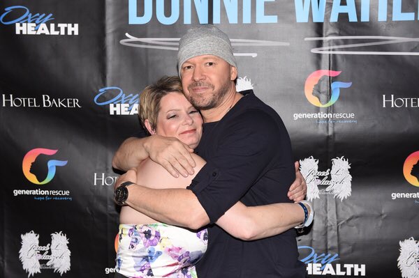 _beachbabe's tweet photo. #Throwback to the first #GoHomeWithDonnie
& a hell of a crazy (not forgetting OMGG expensive! π) few days
Supporting @JennyMcCarthy βs charity whilst being entertained (& squeezed!) by @DonnieWahlberg π€ πΆ π β₯οΈ π€ #BetterTogether ππ» #funtimes #goodegg π€£ #Thankful #OTD2016 https://t.co/YA8yuFD3Ts