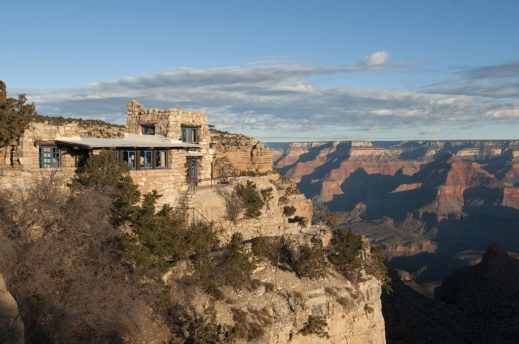 Southwesttours's tweet photo. If you could live anywhere in the world, where would it be? Lookout Studio at the Grand Canyon, with its phenomenal view, is on our top 10 list!
#Paradise #Nature
📷:NPS https://t.co/r5IfKSSwz6