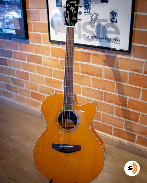 Serenatanet's tweet photo. No formato médio jumbo, o CPX oferece acabamento, design, madeiras, pré-amplificadores e tocabilidade de ponta! 
⠀
📦 De BH para todo Brasil !

#serenata #serenatanet #yamahaguitars #yamahacpx #yamahamusicalbr #violaoyamaha #cpx600 https://t.co/xRpPAbtHal