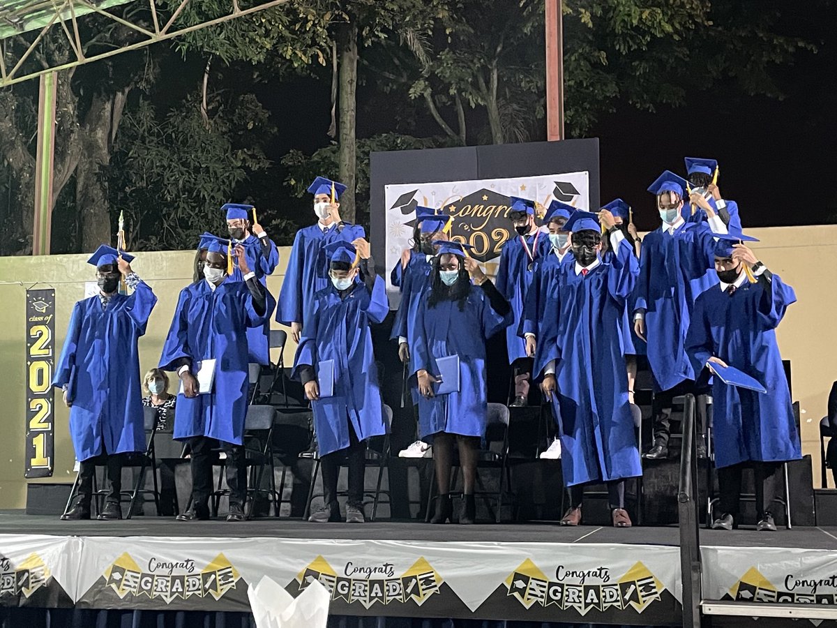 paulabaxter67's tweet image. Grade 12 #graduation ⁦@TASOKinshasa⁩ tonight! Director Dan Mullen, ⁦@USAmbDRC⁩, teacher speaker John Wright &amp;amp; our class of 2021!