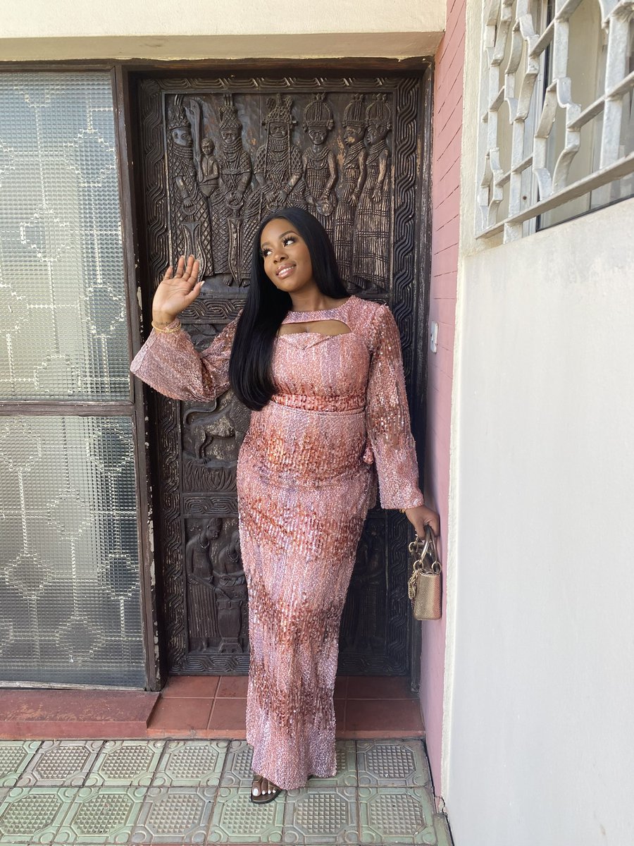 just a reminder that we do custom orders. birthday’s, special occasions, weddings, anything. we’ve got you covered 🥰🥳