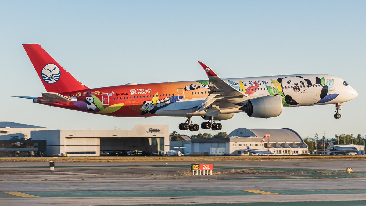 EyeTrapper's tweet photo. A wonderful Panda @Airbus #a350 arrival @yvrairport by @SichuanAir https://t.co/1P23t30Ajb