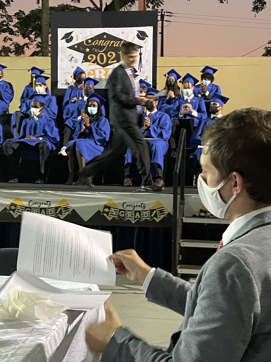 paulabaxter67's tweet image. Grade 12 #graduation ⁦@TASOKinshasa⁩ tonight! Director Dan Mullen, ⁦@USAmbDRC⁩, teacher speaker John Wright &amp;amp; our class of 2021!