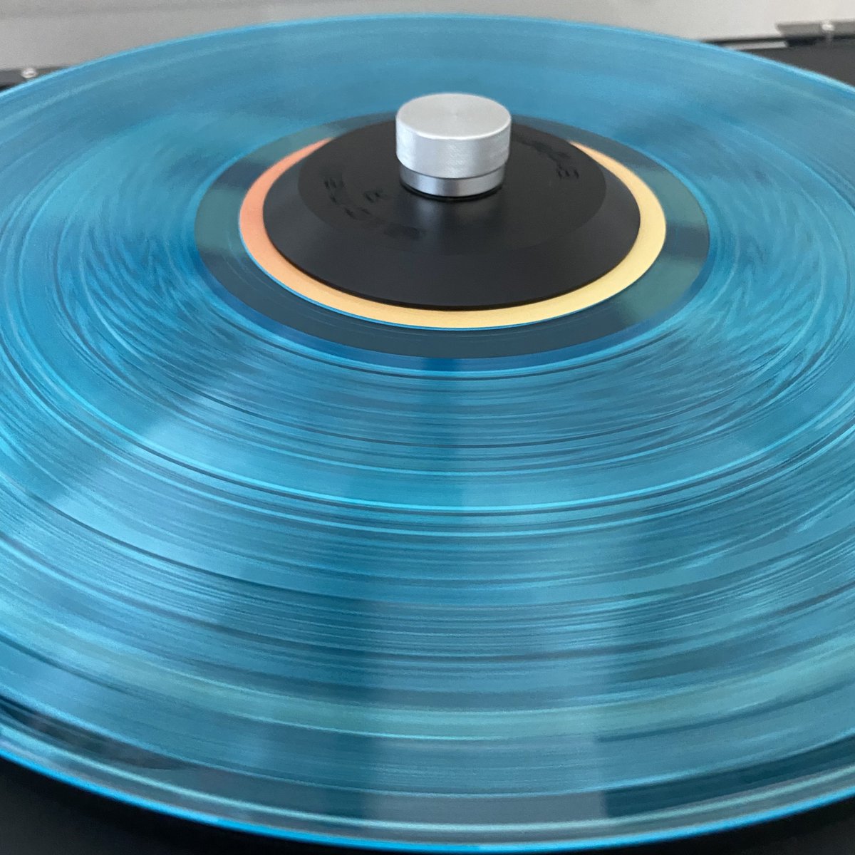 jussiertio's tweet photo. 🎶"Every now and then I feel a fire in my heart / I hold on to the feeling trying not to fall apart"🎵

Not Waving – How To Leave Your Body 

#NowSpinning #NotWaving @NOTWAVINGG https://t.co/rG7Eh4VDRR