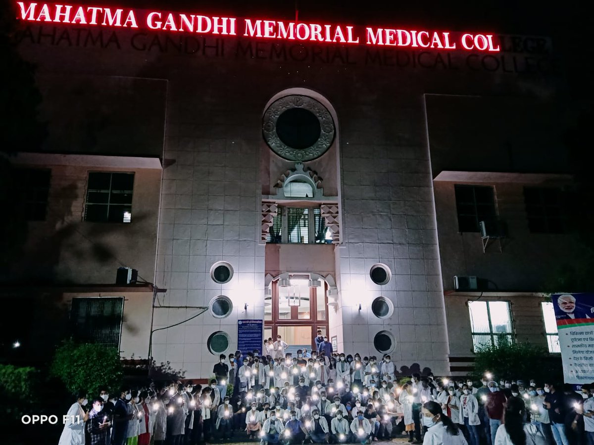 hemantrajora_'s tweet photo. 3000 Junior Doctors are on strike in Madhya Pradesh for their genuine demands. Doctors say administration is threatening them with legal action. These front line warriors should be heard.  #justiceforwarriors https://t.co/q2CWRAKgJR