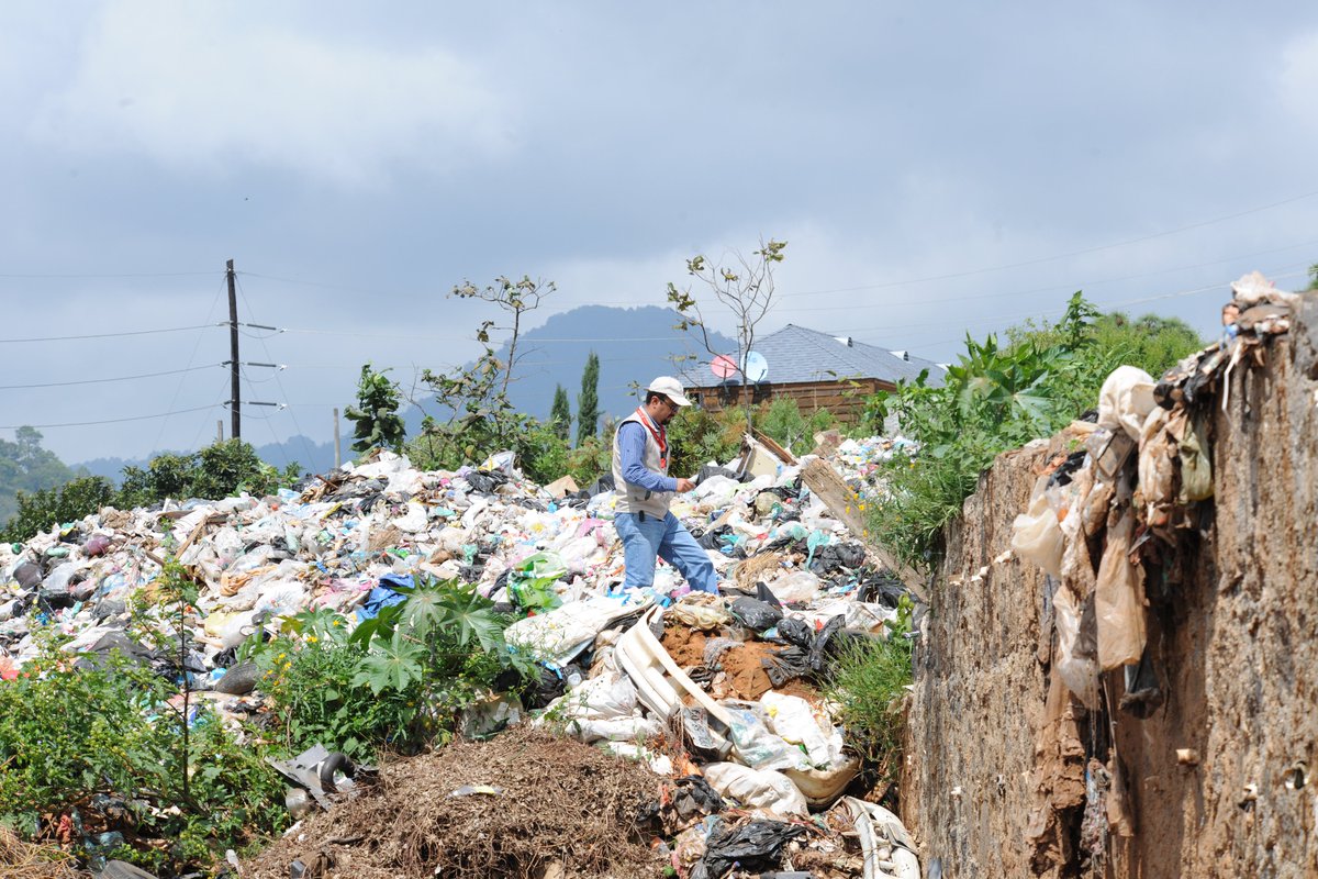 proammich's tweet image. Denuncia al 800 00 77 626 el manejo inadecuado de los sitios de disposición final de residuos sólidos y ayúdanos a conservar nuestro medio ambiente. #EscuchaLaTierra