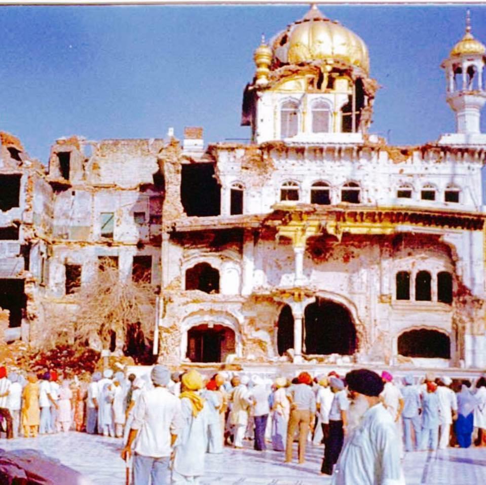 randeepssarai's tweet photo. 37 years ago, the Indian army attacked Sri Harimandir Sahib, known as the "Golden Temple", and 40 other Gurdwaras across India. Innocent Sikhs that gathered for prayer were met with soldiers, tanks and artillery. 1/3 https://t.co/fAxDa1zglR