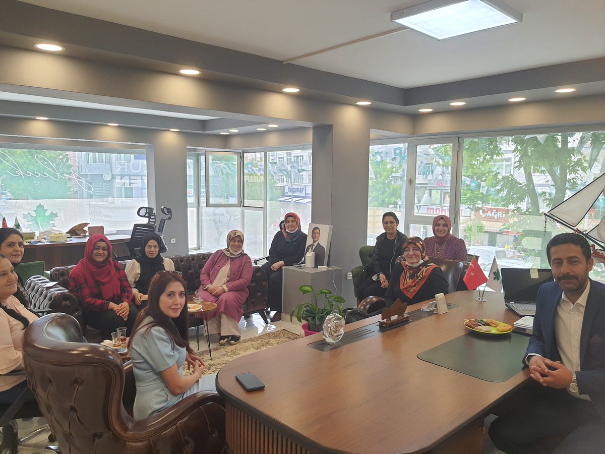 Kadınlar bizim gücümüz 
Kadınlar bizim emeğimiz
Kadınlar bizim yüreğimiz
Başarının yolu güçlü kadınlardan geçer 
Sizlerde bu samimiyet bu yürek olduğu sürece GELECEK emin ellerde 
Teşekkürler koca yürekli insanlara yolunuz Geleceğiniz olsun
<a href="/Ahmet_Davutoglu/">Ahmet Davutoğlu</a> 
<a href="/GelecekPartiTR/">Gelecek Partisi</a>