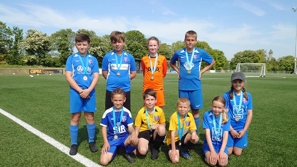Margate_YouthFC's tweet image. Day 2 - Half Term Soccer School at @margate_fc 

The🌞was shining, fun was had by all... lots of water drank.

Last day tomorrow is always the best day!

#BestInField #TimeForHeros

Selection of some of today&apos;s photos⬇️⬇️⬇️