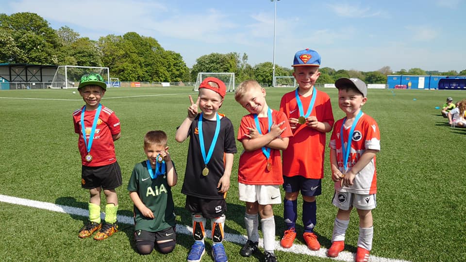 Margate_YouthFC's tweet image. Day 2 - Half Term Soccer School at @margate_fc 

The🌞was shining, fun was had by all... lots of water drank.

Last day tomorrow is always the best day!

#BestInField #TimeForHeros

Selection of some of today&apos;s photos⬇️⬇️⬇️