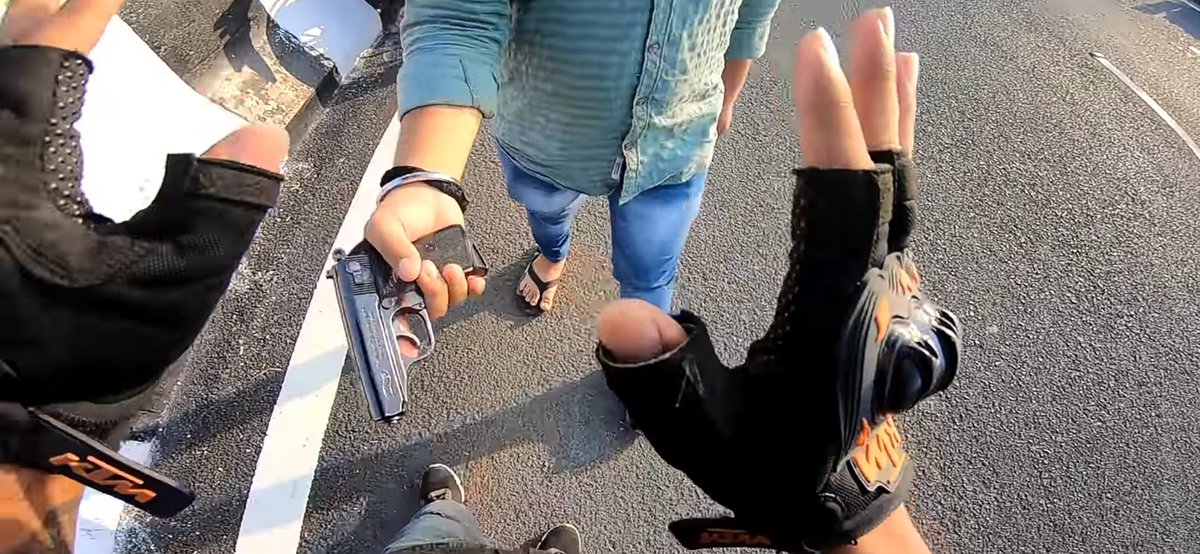 sha_taram's tweet photo. @rashtrapatibhvn @helpline_BP @BiharPoliceCGRC @IndianHellrider 
Sir 
Kindly take action on this rider for promoting guns, voilence, kidnapping, and road rage and uploading them on youtube this should be stop and must fine
https://t.co/Z6zVDLpZtC https://t.co/3RJTEtTaf6