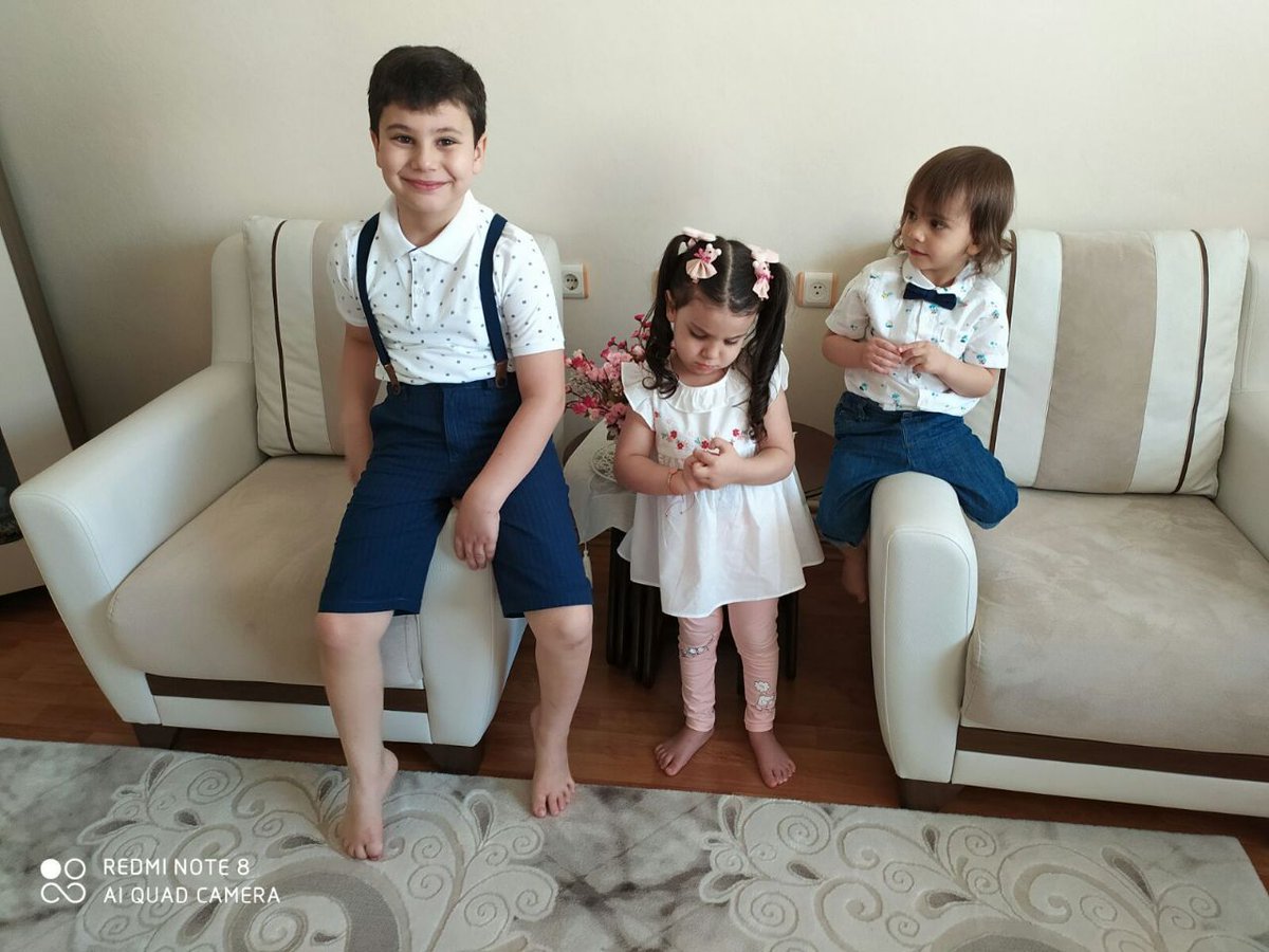 İZMİR

Aykut Aydın 22 aydır Silivri'de tutuklu. 
Eşi Sonnur Hanım, 3 çocuğuna ve kanser olan annesine bakıyor.
Maddi olarak çok zor durumdalar.
Eşi tutuklanırken evdeki paraya el konulmuş.
Masum insanlara reva mı bu?

#BahadırlarYaşasın
<a href="/gokhanozoguz/">Gökhan Özoğuz</a>