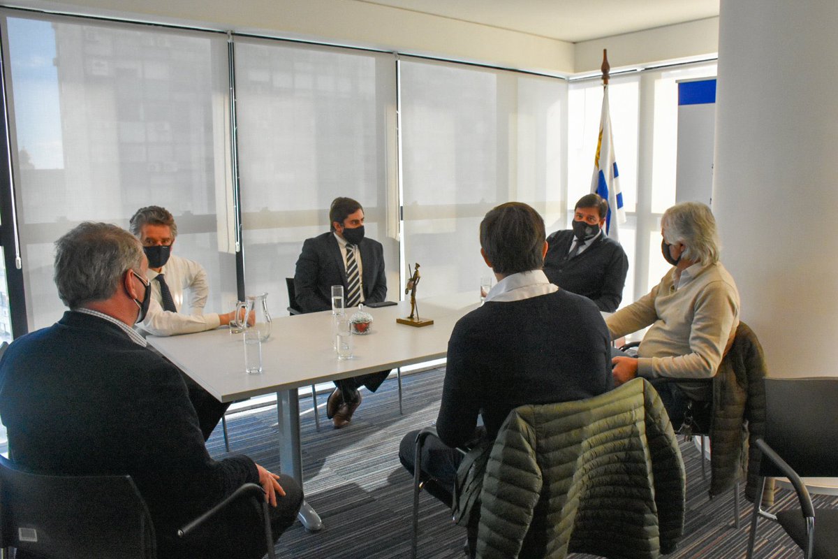 Buena reunión con el Ministro de Ambiente <a href="/adrianbatllista/">Adrián Peña Robaina</a> y el Sub Sec <a href="/GerardoAmarilla/">Gerardo Amarilla</a>. Puesta a punto de diferentes preocupaciones en el Departamento. 
Acompañados por el Int <a href="/g_lopezmendez/">Guillermo López M</a>, Luis y <a href="/Oliva_Lucho/">Lucho Oliva</a>.