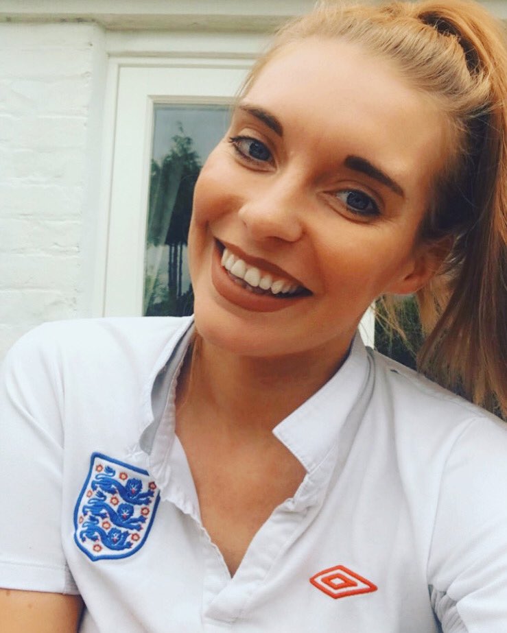 kezia_bowden's tweet photo. Any excuse to put this bad boy on! 🏴󠁧󠁢󠁥󠁮󠁧󠁿 #England #englandfc https://t.co/kcwGSeXDNz