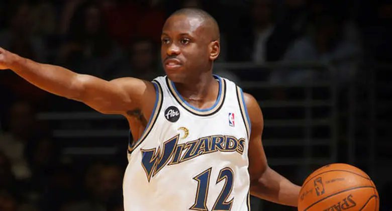 Happy 45th Birthday To Earl Boykins .

*13 year NBA career at just 5 5
*Averaged double digits for 5 seasons 