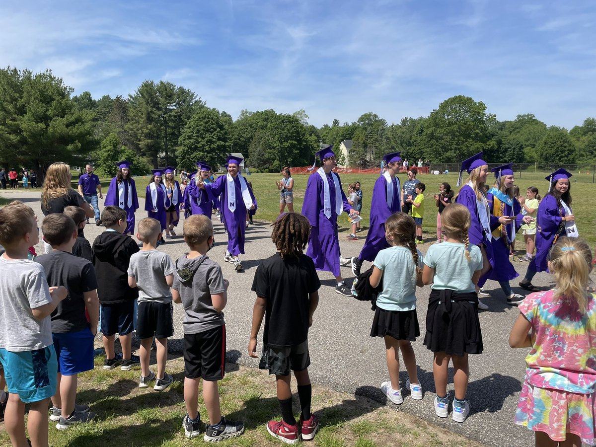 MrsBanksJCS's tweet photo. Cheering on the Seniors! 🥳 https://t.co/wgGABzYpuI