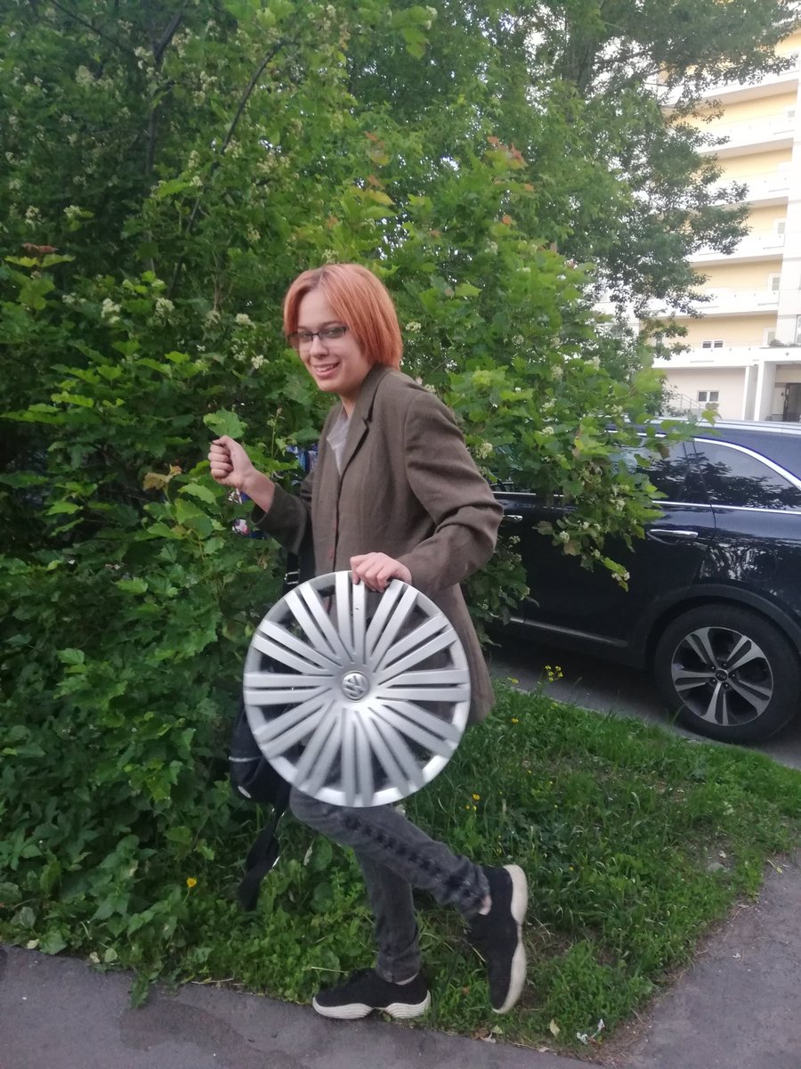 oneanotherwolf's tweet image. Серёжа нашёл свой гэнгста щит