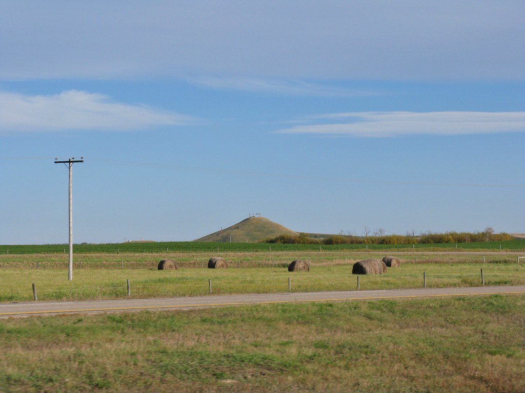 TaylorMacP's tweet photo. People from Saskatchewan: "Oh, so you think our province is flat? Well how do you explain THIS?" https://t.co/UanHNcPrwe