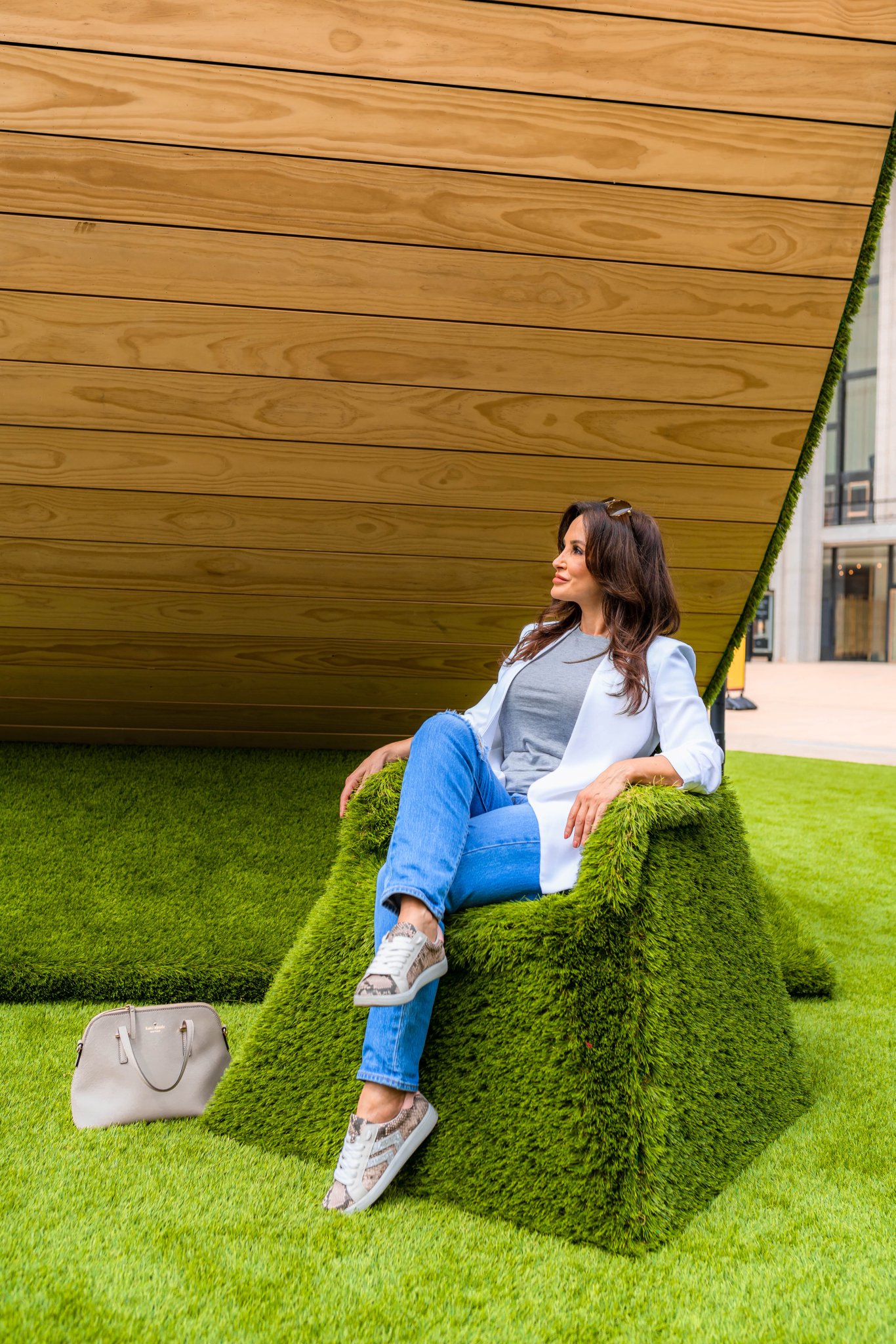 TW Pornstars Lisa Ann. Twitter. No my feet don't touch the ground