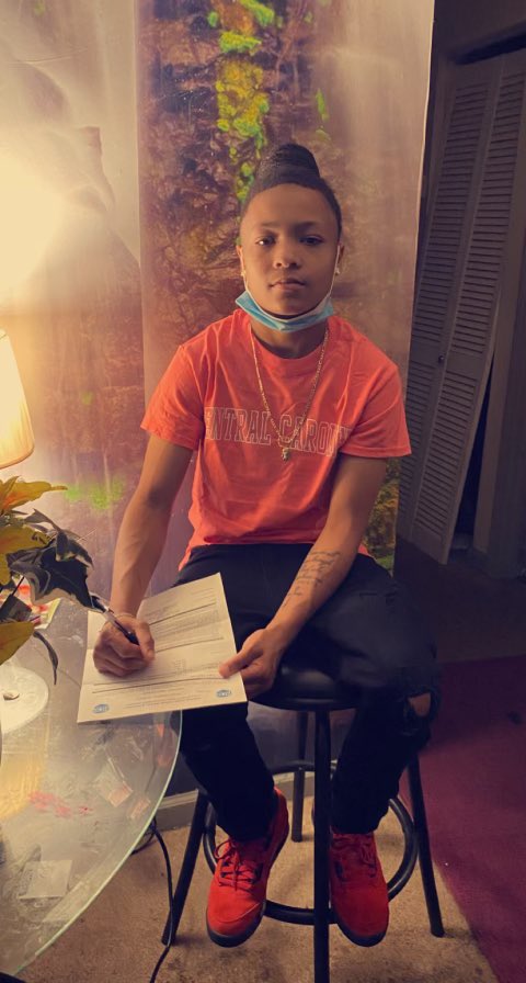 Tara Nichols has signed her Letter of Intent to play basketball for CCCC next year.

Welcome Tara!!

Go Cougars!