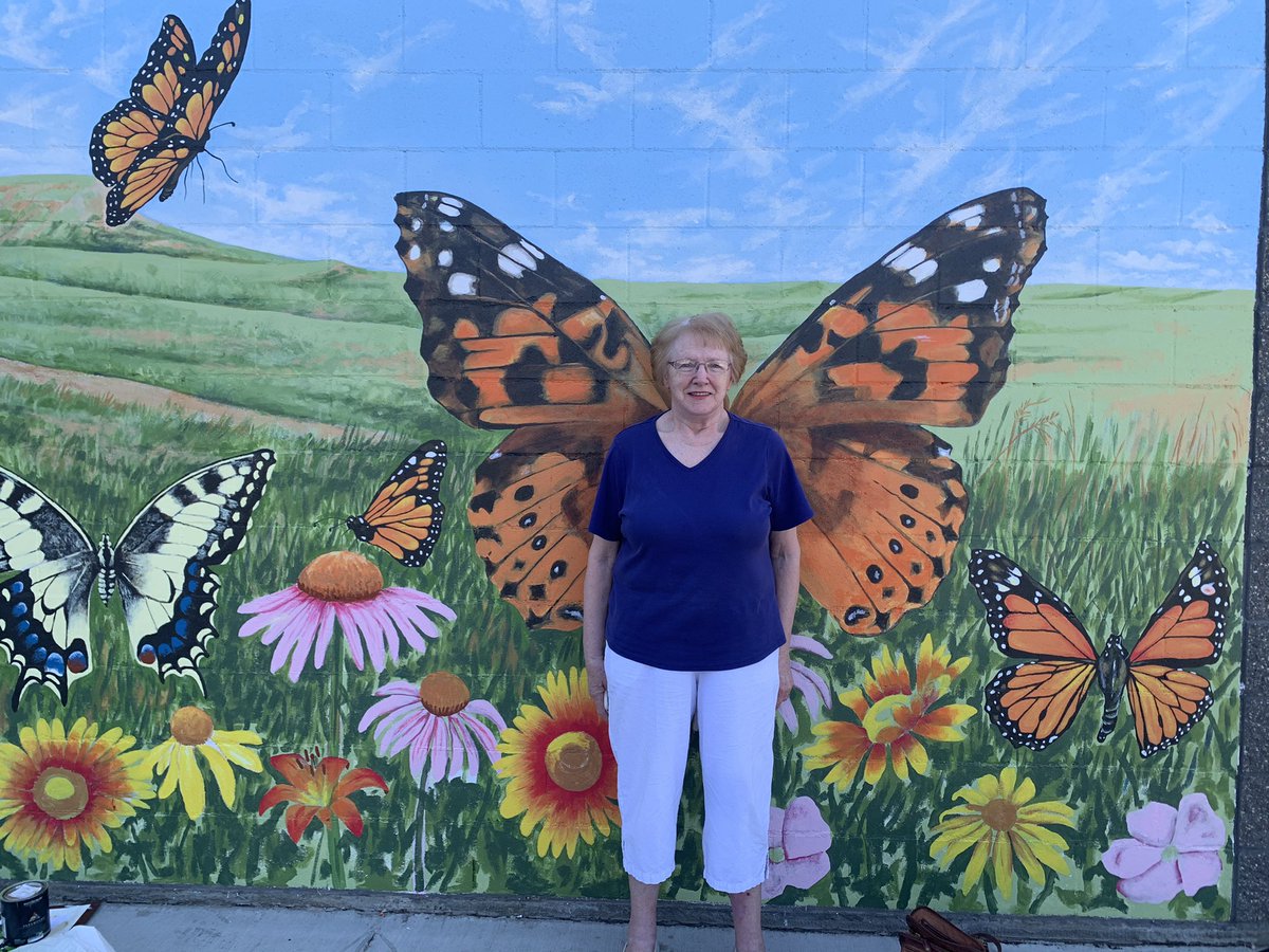 PaulNoot's tweet photo. #Happyday #paintedlady #bismarcknorthdakota FirstSt/FrontAve  #muralpainting ...more progress #belegendary #bismarck https://t.co/PJh2pl4mwk