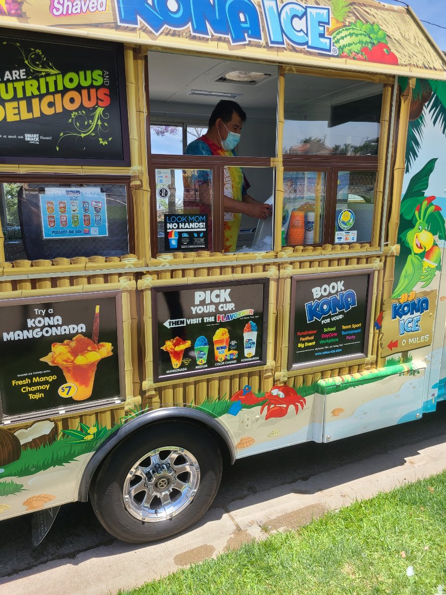 FUSD_Juniper's tweet photo. Congratulations to all of our 5th graders!!!! Juniper will miss you!!! #promotionday #5thgrade @KONAICE @DjMuda @FUSD_Juniper https://t.co/1gMNRERcQz