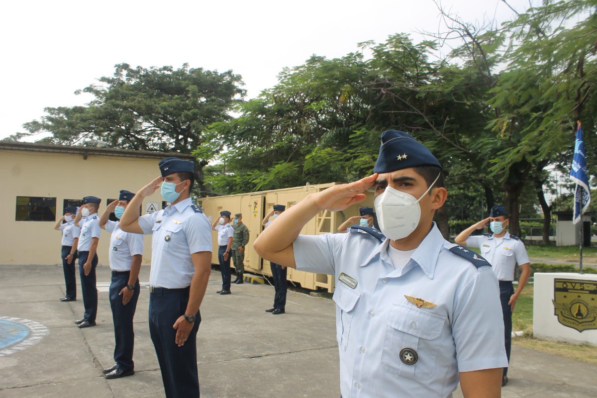 FuerzaAereaEc's tweet photo. En #COS1, finalizó el Primer Curso de Consola Remota y Adquisición de Blancos, dirigido al personal de oficiales, quienes se capacitaron con el objetivo de fortalecer los conocimientos para la  detección de tráficos no identificados para el cumplimiento de la misión institucional https://t.co/kp0JCZ5mem