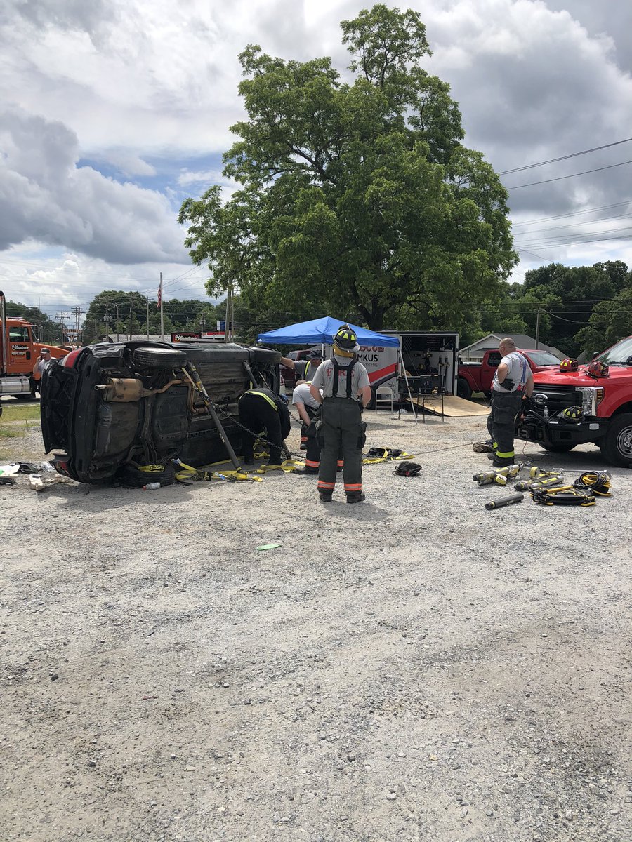 GFDTRAINING's tweet image. Another day for Gaffney firefighters training with #Amkus and #Paratech on our new equipment @GaffneyFire @gaffney2400