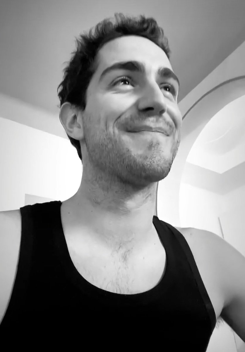 simplezorzi's tweet photo. Mi pare già di aver visto questo tipo di sguardo #tzvip https://t.co/vZElS5dHEH
