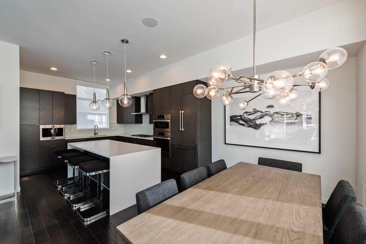 BrickhausLiving's tweet photo. A kitchen is the gathering place of a home. Brickhaus designs kitchens of the ultimate combination: usability, refinement, and glamour.

High-end appliances, sleek finishes and open floor plans make hosting a dream.

#luxuryliving #brickhauspartners #homeiswheretheheartis https://t.co/kWY4w4fhaj