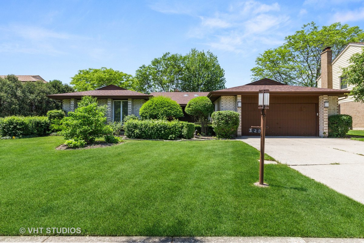 CarolineGau's tweet photo. Check out my #listing in #Northbrook #IL  #realestate #realtor https://t.co/7A01RSqg3o https://t.co/hOHKAs7hwW