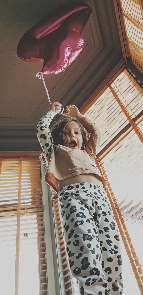 _thinkrandom's tweet image. Ending May with a Birthday #4 @shellydink