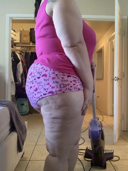 Come help me clean https://t.co/rV2hcHQEsw https://t.co/yzX5Qchrqg<a href="/tag/newprofilepic"class="tags"><span>#newprofilepic</span></a>