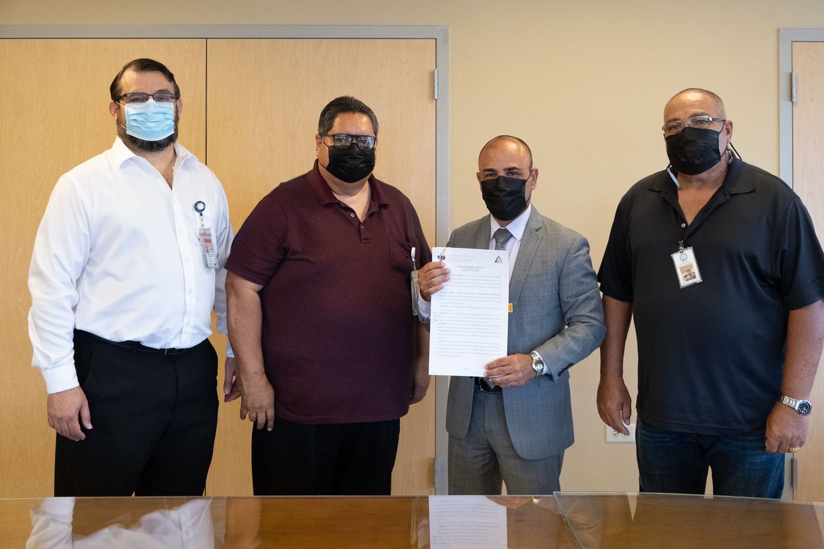 NETPRonline's tweet photo. El Negociado de Telecomunicaciones y la Federación de Radioaficionados de Puerto Rico firmaron un acuerdo de cooperación para dar apoyo con las comunicaciones en situaciones de emergencia. https://t.co/aod4xVSiqP